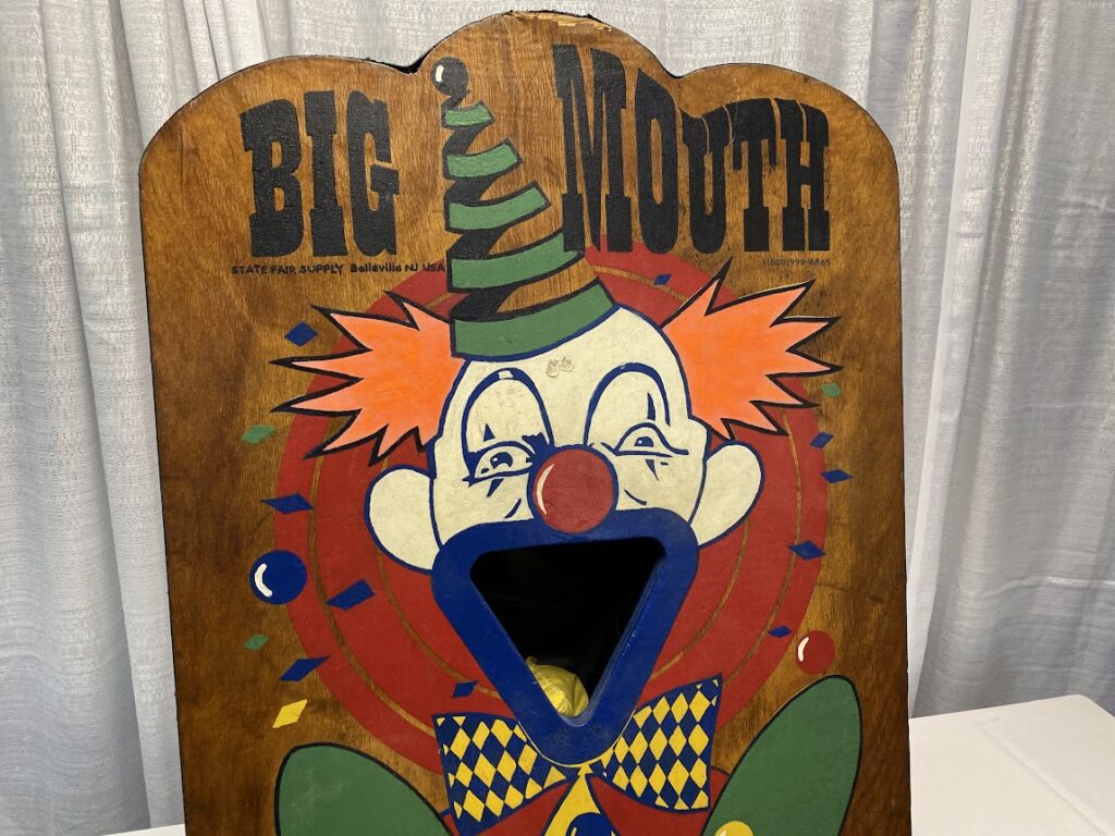 BIG MOUTH TOSS CARNIVAL GAME