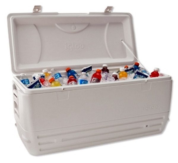 Large 150 quart ice chest cooler with drinks