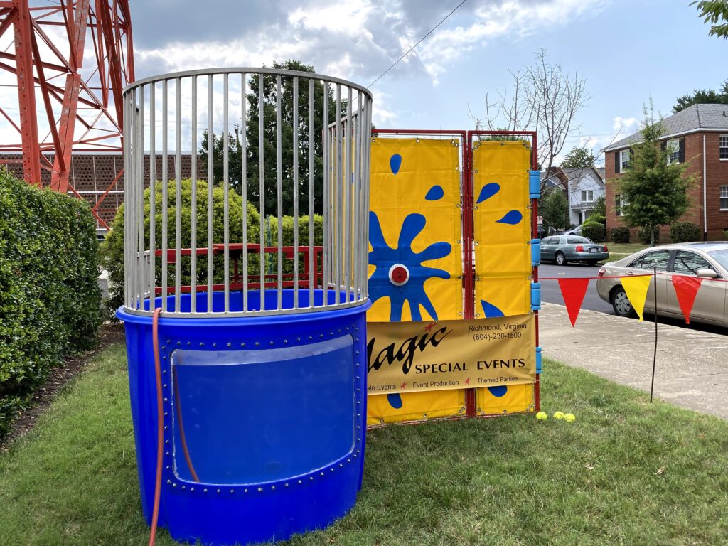 DUNK TANK OR DUNKING MACHINE