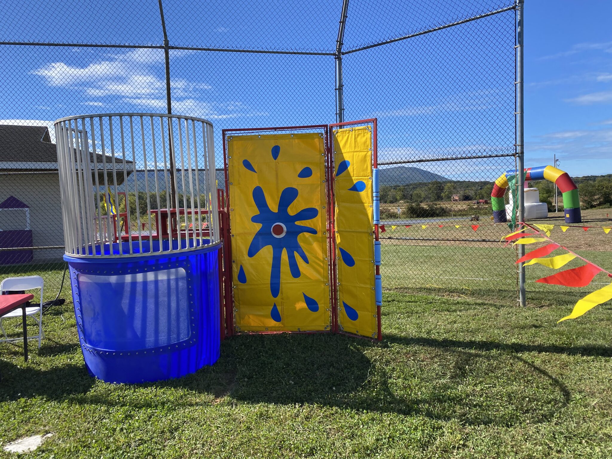 DUNK TANK OR DUNKING MACHINE