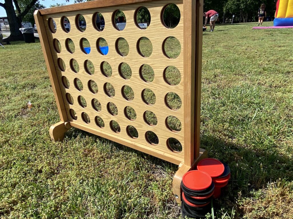 GIANT CONNECT FOUR 4 GAME