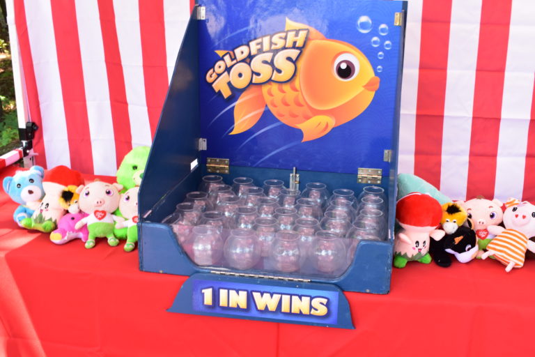 GOLDFISH BOWL TOSS CARNIVAL GAME