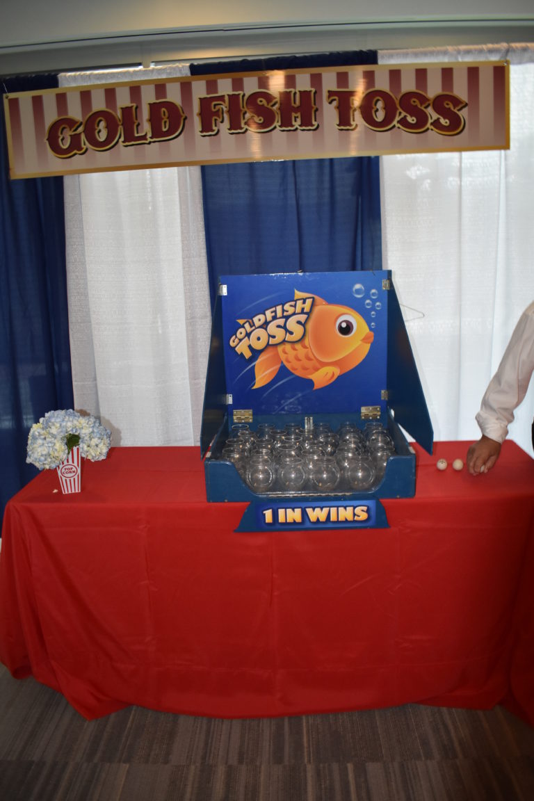 GOLDFISH BOWL TOSS CARNIVAL GAME