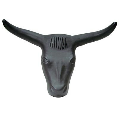 Plastic steer head used for lasso practice