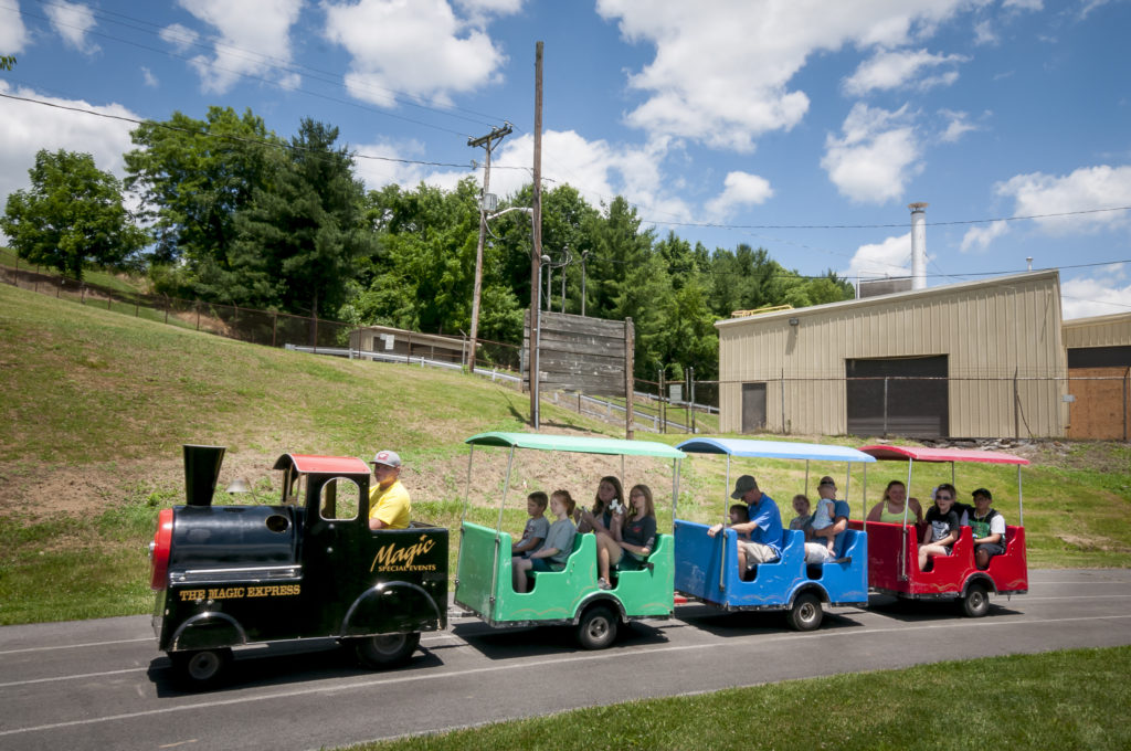 TRACKLESS TRAIN MECHANICAL AMUSEMENT RIDE