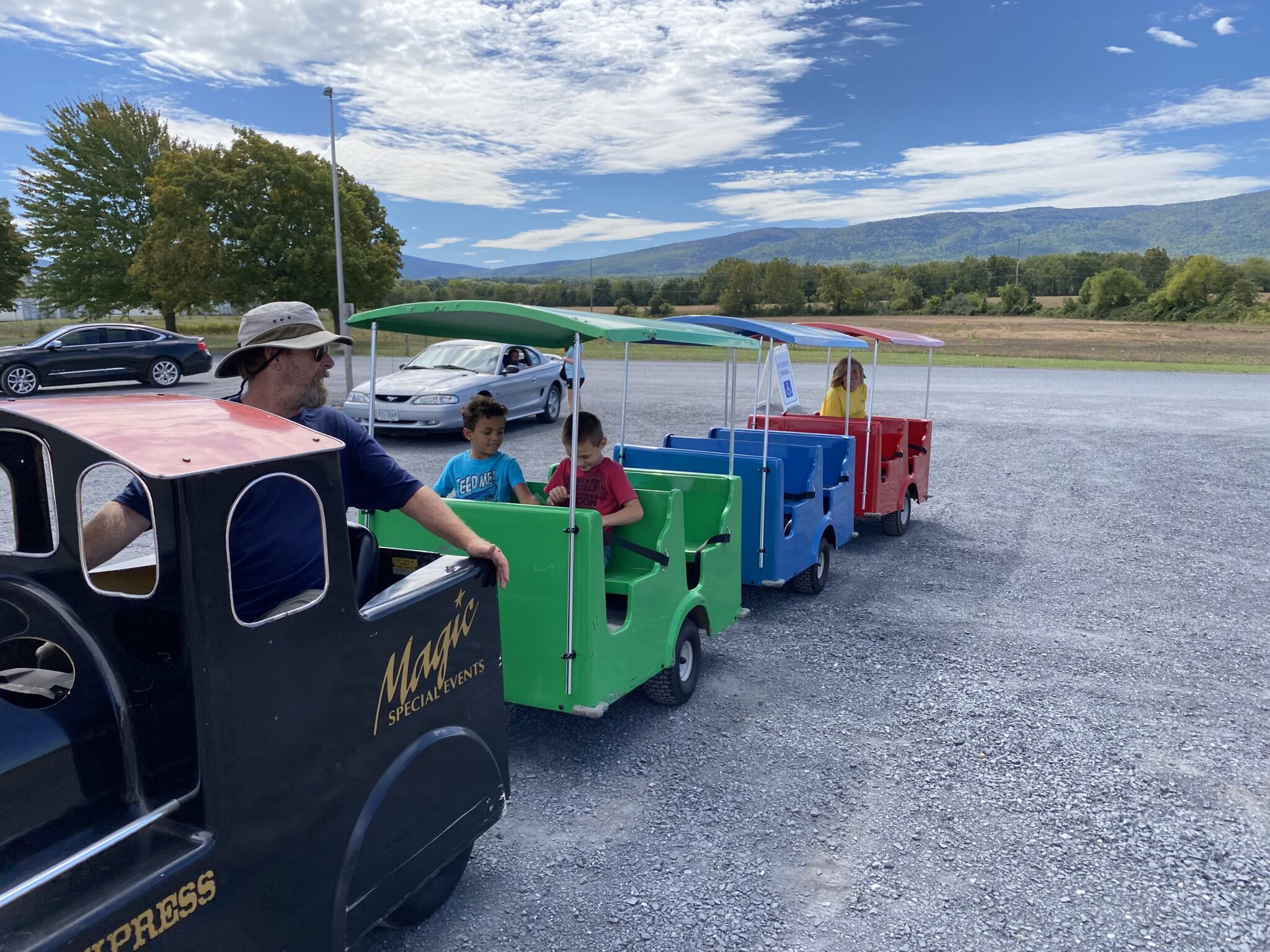 TRACKLESS TRAIN MECHANICAL AMUSEMENT RIDE