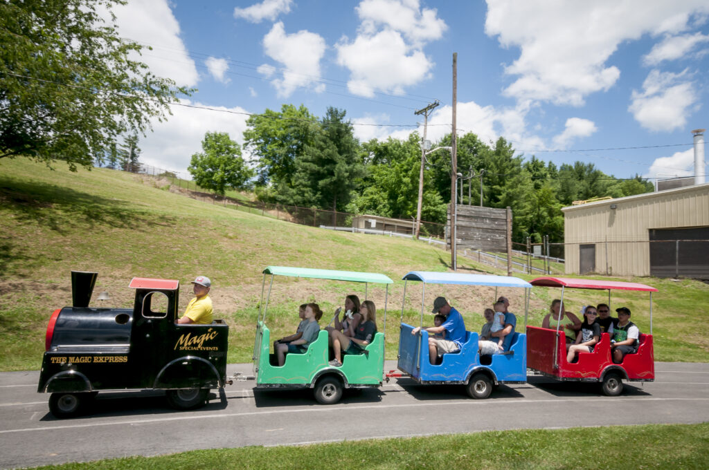 TRACKLESS TRAIN MECHANICAL AMUSEMENT RIDE