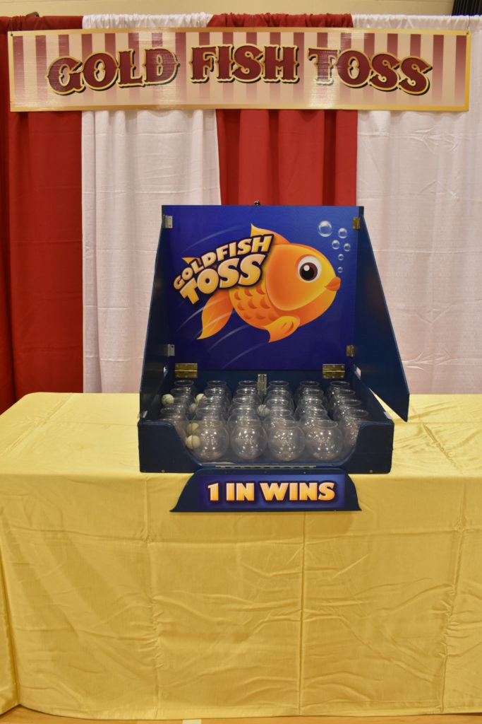 GOLDFISH BOWL TOSS CARNIVAL GAME