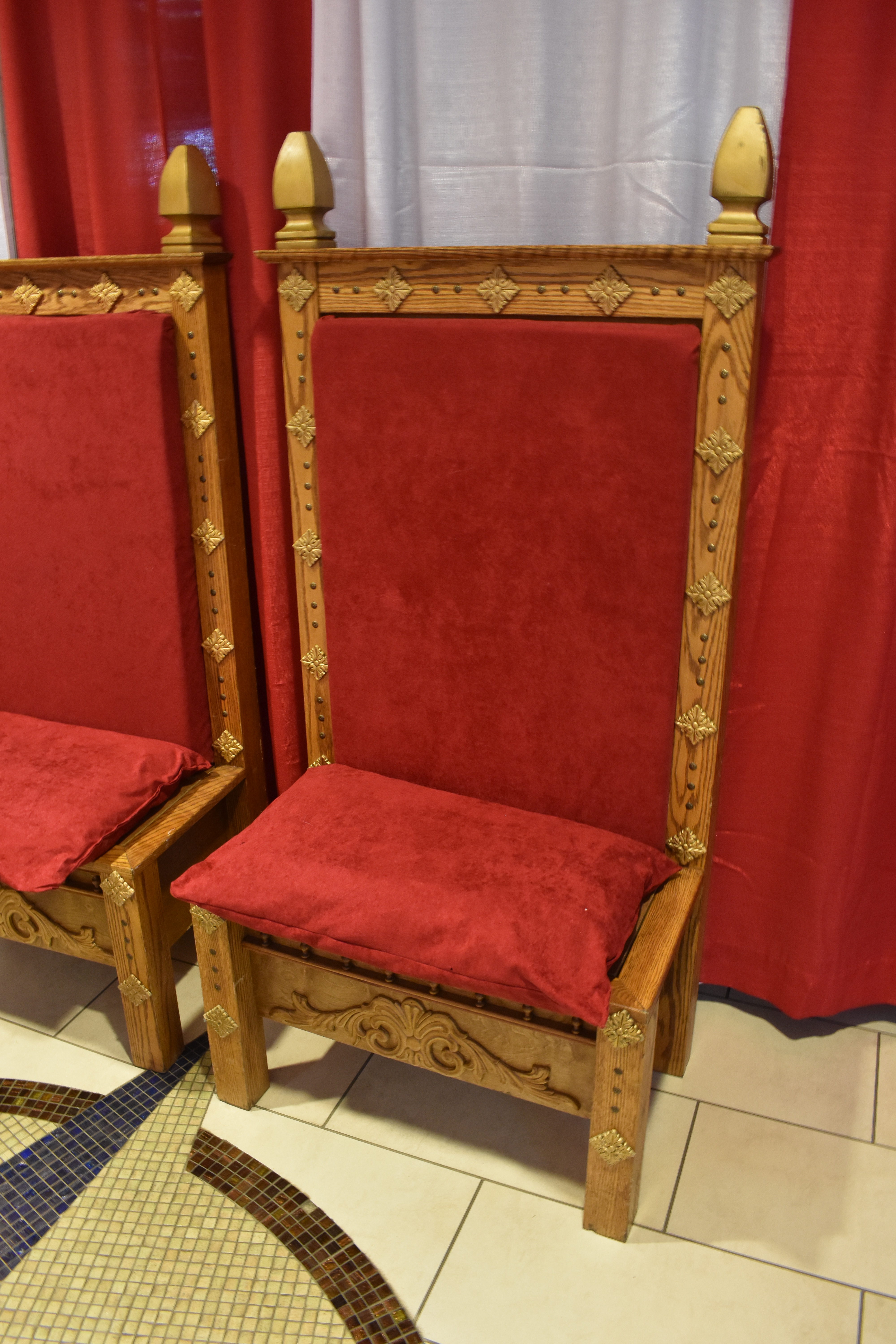 https://magicspecialevents.com/event-rentals/wp-content/uploads/Trinity-Episcopal-School-Prom-Throne-Chair-Red-3.jpg