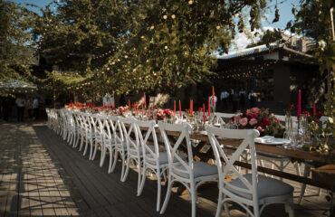 wedding-table-arrangement-outdoors