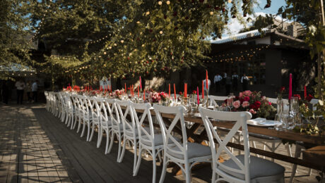 wedding-table-arrangement-outdoors
