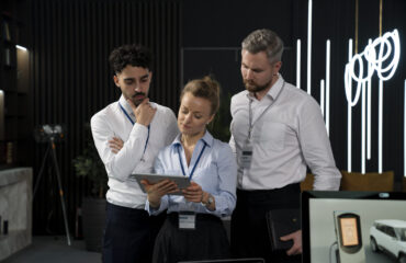 medium-shot-people-working-as-team (1)